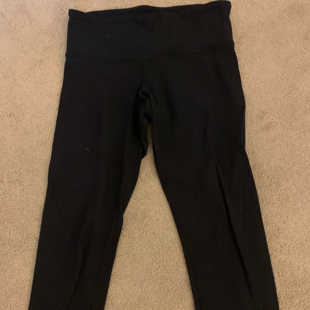 Black Lululemon crop leggings